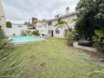 Casa apto uso comercial en alquiler con jardin, pileta y parrilla en Martinez