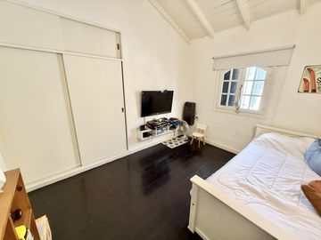 Casa apto uso comercial en alquiler con jardin, pileta y parrilla en Martinez