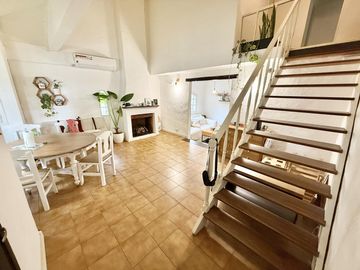 Casa apto uso comercial en alquiler con jardin, pileta y parrilla en Martinez