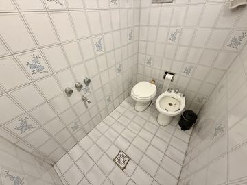 Casa apto uso comercial en alquiler con jardin, pileta y parrilla en Martinez