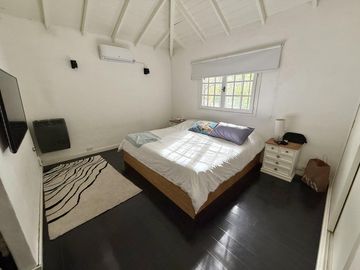 Casa apto uso comercial en alquiler con jardin, pileta y parrilla en Martinez