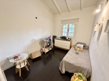 Casa apto uso comercial en alquiler con jardin, pileta y parrilla en Martinez