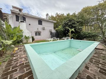 Casa apto uso comercial en alquiler con jardin, pileta y parrilla en Martinez