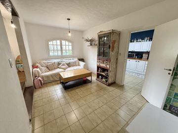 Casa apto uso comercial en alquiler con jardin, pileta y parrilla en Martinez