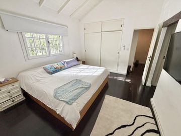 Casa apto uso comercial en alquiler con jardin, pileta y parrilla en Martinez