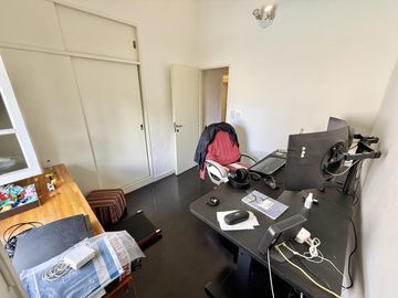 Casa apto uso comercial en alquiler con jardin, pileta y parrilla en Martinez