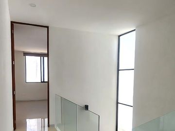 Renta pequeño Townhouse 2 recamara paneles solares cholul