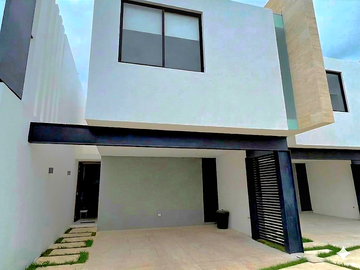 Renta pequeño Townhouse 2 recamara paneles solares cholul