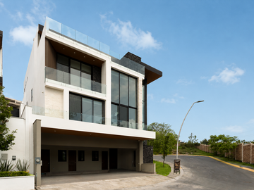 Casa en Venta en Sierra Alta 10mo sector, Monterrey Nuevo Leon