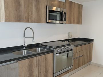 Renta en Bosque Real/ Desarrollo Five