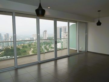 Renta en Bosque Real/ Desarrollo Five