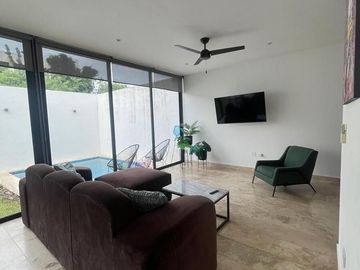 CASA AMUEBLADA EN VENTA CON PÁNELES SOLARES, EN TEMOZÓN, MÉRIDA, YUCATÁN