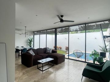 CASA AMUEBLADA EN VENTA CON PÁNELES SOLARES, EN TEMOZÓN, MÉRIDA, YUCATÁN