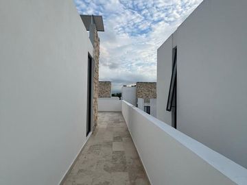 CASA AMUEBLADA EN VENTA CON PÁNELES SOLARES, EN TEMOZÓN, MÉRIDA, YUCATÁN