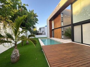 CASA EN VENTA EN YUCATÁN COUNTRY CLUB