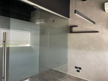 OFICINA ACONDICIONADA EN VENTA EN SKY CITY PISO 5, SAN RAMÓN NORTE, MÉRIDA, YUC.