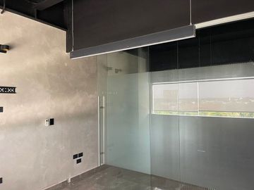 OFICINA ACONDICIONADA EN VENTA EN SKY CITY PISO 5, SAN RAMÓN NORTE, MÉRIDA, YUC.
