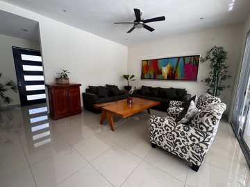 CASA EN VENTA EN PRIVADA CLUB DE GOLF LA CEIBA, MÉRIDA