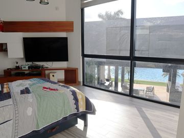 CASA EN VENTA CON VISTA AL LAGO KANHA EN YUCATÁN COUNTRY CLUB