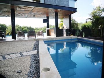 CASA EN VENTA CON VISTA AL LAGO KANHA EN YUCATÁN COUNTRY CLUB