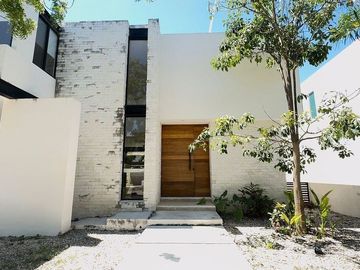 CASA EN VENTA EN YUCATÁN COUNTRY CLUB