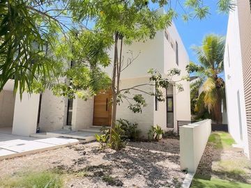 CASA EN VENTA EN YUCATÁN COUNTRY CLUB