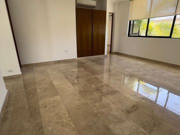 CASA EN VENTA EN YUCATÁN COUNTRY CLUB