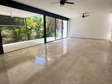 CASA EN VENTA EN YUCATÁN COUNTRY CLUB