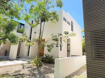 CASA EN VENTA EN YUCATÁN COUNTRY CLUB