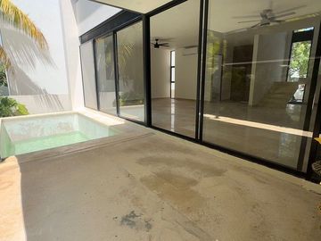 CASA EN VENTA EN YUCATÁN COUNTRY CLUB