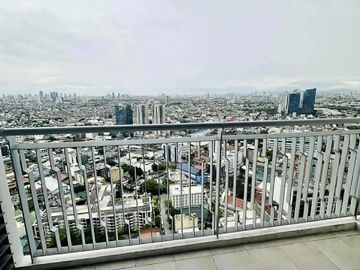 The Rise Makati TWO Bedroom For Lease with Balcony