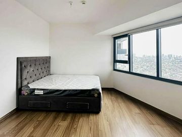 The Rise Makati TWO Bedroom For Lease with Balcony