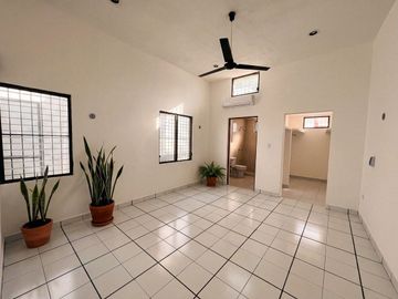 CASA ESTILO RUSTICO CON DEPARTAMENTO INDEPENDIENTE EN COL. EMILIANO ZAPATA NORTE
