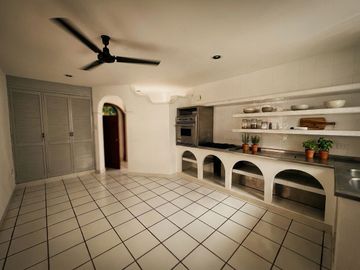 CASA ESTILO RUSTICO CON DEPARTAMENTO INDEPENDIENTE EN COL. EMILIANO ZAPATA NORTE