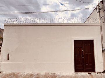 CASA REMODELADA  EN EL CENTRO A 7 CALLES DEL PARQUE DE LA PLANCHA