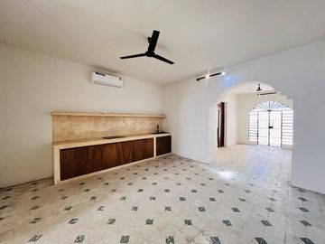 CASA REMODELADA  EN EL CENTRO A 7 CALLES DEL PARQUE DE LA PLANCHA