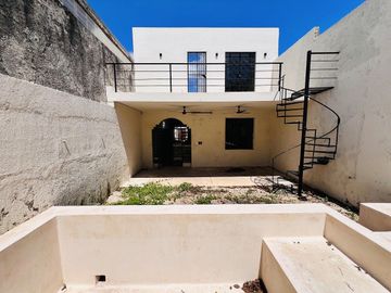 CASA REMODELADA  EN EL CENTRO A 7 CALLES DEL PARQUE DE LA PLANCHA