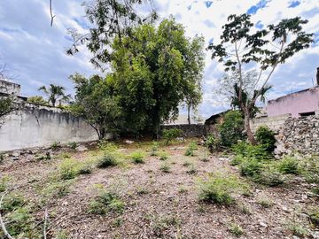 CASA COLONIAL PARA RENOVAR CON AMPLIO TERRENO EN EL CORAZÓN DEL CENTRO DE MÉRIDA