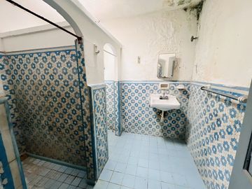CASA COLONIAL PARA RENOVAR CON AMPLIO TERRENO EN EL CORAZÓN DEL CENTRO DE MÉRIDA