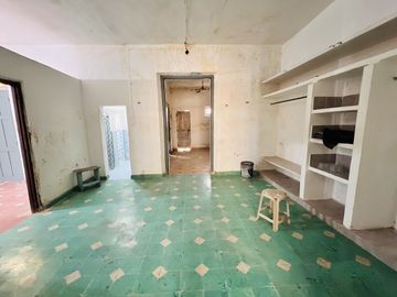 CASA COLONIAL PARA RENOVAR CON AMPLIO TERRENO EN EL CORAZÓN DEL CENTRO DE MÉRIDA