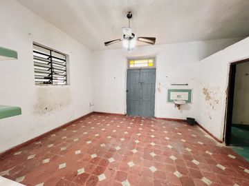 CASA COLONIAL PARA RENOVAR CON AMPLIO TERRENO EN EL CORAZÓN DEL CENTRO DE MÉRIDA
