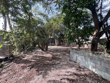 TRES CASAS PARA REMODELAR EN UN LOTE GRANDE EN EL CENTRO DE MERIDA