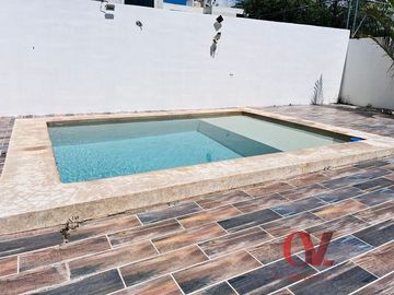 CASA CON PANELES SOLARES EN PRIVADA CON CASA CLUB
