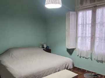 CASA EN EXCELENTE ESTADO DE CORTE AMTIGUO