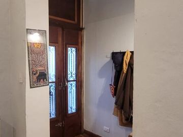 CASA EN EXCELENTE ESTADO DE CORTE AMTIGUO