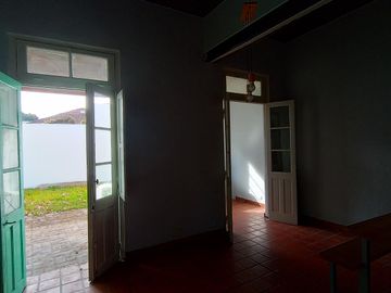 CASA EN EXCELENTE ESTADO DE CORTE AMTIGUO