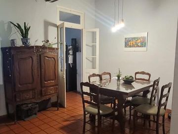 CASA EN EXCELENTE ESTADO DE CORTE AMTIGUO