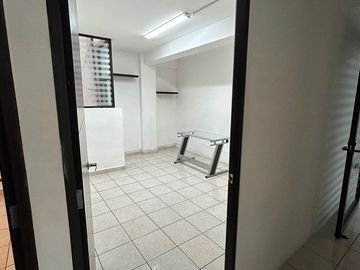 RENTA DE OFICINA EN COLINAS DEL CIMATARIO. 3.1