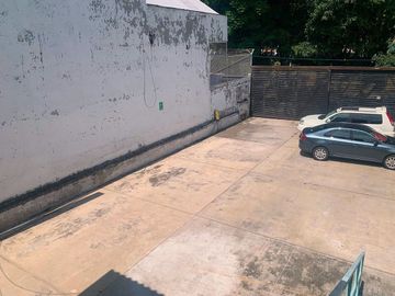 EN RENTA LOCAL COMERCIAL EN DOS NIVELES SOBRE MIRAMONTES | 420 M²