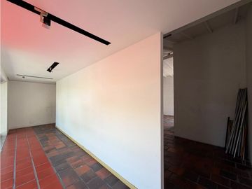 Casa comercial para renta tradicional, El Poblado patio bonito